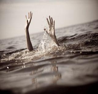 Four small children drown in Chandrabhaga river of Pandharpur | पंढरपूरच्या चंद्रभागा नदीत 4 लहान मुलांचा बुडून मृत्यू