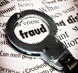 In connection with the 40 crore fraud in the government, four police officers have been booked under the Builder Code | शासनाची ४० कोटीच्या फसवणूकीप्रकरणी चौघा पोलिसांसह बिल्डराविरुद्ध गुन्हा दाखल