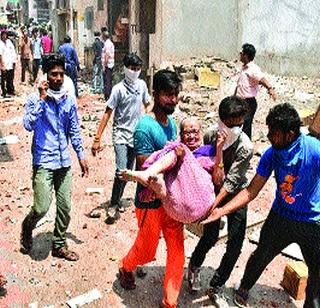 Stoning, arson in Nandurbar | नंदुरबारमध्ये दगडफेक, जाळपोळ