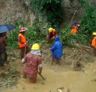 100 people die in Bangladesh's landslide | बांगलादेशमध्ये झालेल्या भूस्खलनात 100 लोकांचा मृत्यू