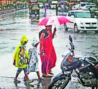 Rain fall in the city | शहरात पावसाची सलग हजेरी Rain fall in the city | शहरात पावसाची सलग हजेरी