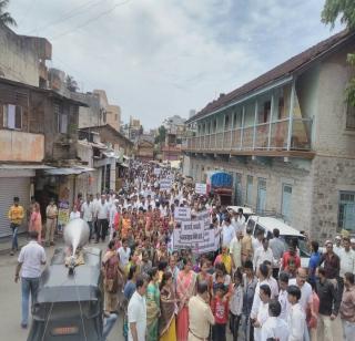 A rally against the bribe of the municipal corporation in Y. | वाईमध्ये लाचखोर नगराध्यक्षांच्या विरोधात मोर्चा