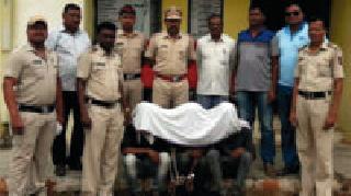 Daggers burglary burglars | दानपेटी फोडणारे चोरटे गजाआड Daggers burglary burglars | दानपेटी फोडणारे चोरटे गजाआड