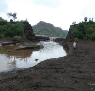 Purchase basis of this dam dam by people's participation | लोकसहभागातून होणा:या घटबारी धरणाचा खरीपाला आधार