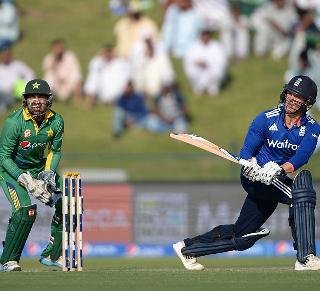 Lucky for England but Pakistan's Cardiff ground | इंग्लंडचे पारडे जड पण कार्डीफचे मैदान पाकिस्तानसाठी लकी