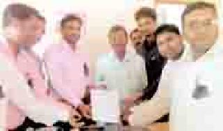 Agriculture workers' agitation continues | कृषी कर्मचाऱ्यांचे आंदोलन सुरू Agriculture workers' agitation continues | कृषी कर्मचाऱ्यांचे आंदोलन सुरू