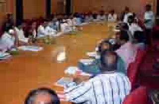 Farmers should sow official seeds | शेतकऱ्यांनी अधिकृत बियाण्यांची पेरणी करावी Farmers should sow official seeds | शेतकऱ्यांनी अधिकृत बियाण्यांची पेरणी करावी