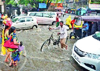 Within a matter of one and a half hours the city is submerged | अवघ्या दीड तासात शहर जलमय