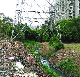 Trying to change the flow of drains with the fill of dbreez | डेब्रिजच्या भरावाने नाल्याचा प्रवाह बदलण्याचा प्रयत्न