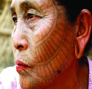 Tattoos on the faces of women | महिलांच्या चेहऱ्यावर टॅटू