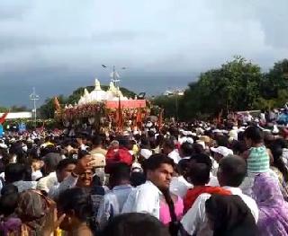 A grand reception of Saint Tukaram Maharaj's palak | संत तुकाराम महाराजांच्या पालखीचे भव्य स्वागत