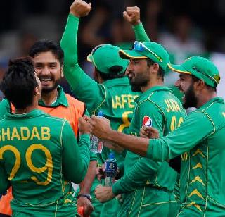 Pakistan "Champions", India's "Virat" defeat; Bats | पाकिस्तान "चॅम्पियन्स", भारताचा "विराट" पराभव; फलंदाजांच्या नांग्या