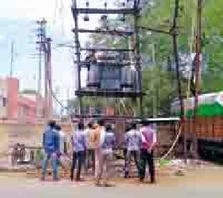 The discontinued electricity will wait Mahagaon | खंडीत विजेने महागाव वैतागले The discontinued electricity will wait Mahagaon | खंडीत विजेने महागाव वैतागले