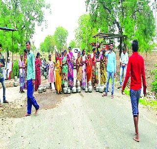 Ground water shortage at Adoshshi | अडोशी येथे भीषण पाणीटंचाई