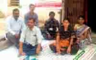 Dare movement of agricultural assistants | कृषी सहायकांचे धरणे आंदोलन Dare movement of agricultural assistants | कृषी सहायकांचे धरणे आंदोलन