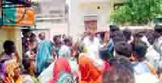 Indiranagar resident attacked | शौचालयासाठी इंदिरानगरवासी आक्रमक