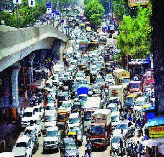 Transportists on the road to Ghodbunder Road | घोडबंदर रोडवर वाहतूककोंडी