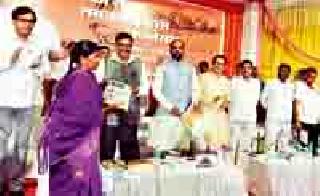 The determination of doubling the income of farmers | शेतकऱ्यांचे उत्पन्न दुप्पट करण्याचा निर्धार The determination of doubling the income of farmers | शेतकऱ्यांचे उत्पन्न दुप्पट करण्याचा निर्धार