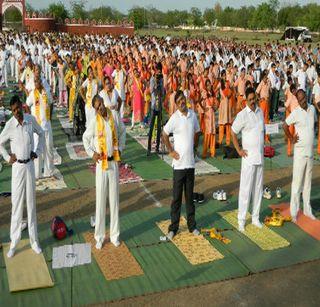 Unusual enthusiasm for yoga in Dhule .. | धुळ्यात योग दिनाचा अपूर्व उत्साह..