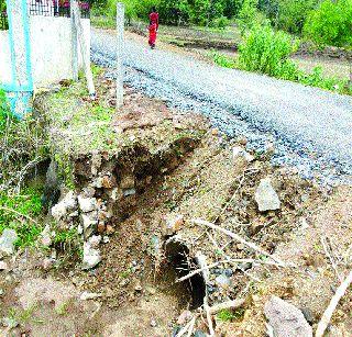 Chief Minister hoisted the road | मुख्यमंत्री सडकही उखडली