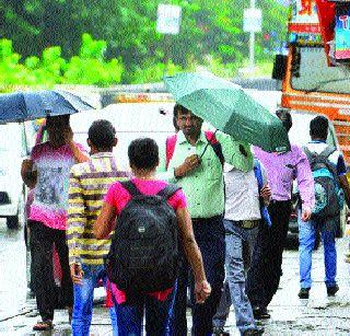 Mumbaikar's mild rainy season has dried up | मान्सून सरींच्या हलक्या बरसातीने सुखावले मुंबईकर