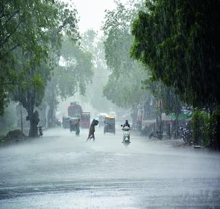 Heavy rain in Bastrichtali | बाश्रीटाकळीत जोरदार पाऊस