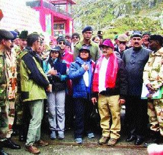 China's obstacle in Kailash Yatra | कैलास यात्रेमध्ये चीनचा अडथळा