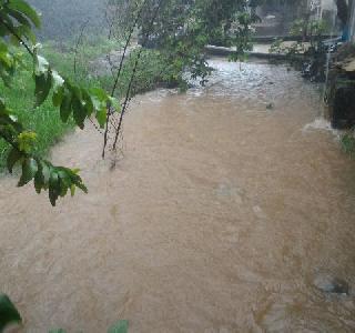 Heavy rain with thundershowers of Lonavala | लोणावळ्यात ढगांच्या गडगडाटासह जोरदार पाऊस