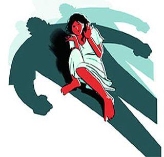 Sexual harassment on a minor girl by showing bait for Dhule | धुळ्यात लग्नाचे आमिष दाखवून अल्पवयीन मुलीवर लैंगिक अत्याचार