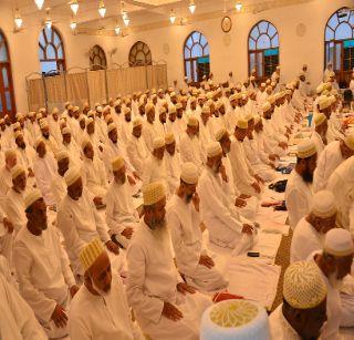 Bohra brothers pray for world peace | विश्वशांतीसाठी बोहरा बांधवांची प्रार्थना