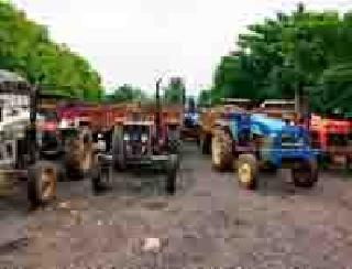 Minor mining theft; Eight tractors caught | गौण खनिज चोरी; आठ ट्रॅक्टर पकडले