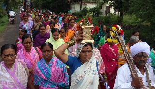 Pandharvi Vary of devotees in Umbraj area | उंब्रज परिसरातील भाविकांची पंढरीची वारी