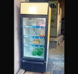 Fridge raised outside the Society for the poor | गरिबांसाठी सोसायटीबाहेर उभा केला फ्रिज