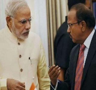 Ajit Doval helps PM Modi ... | अजित डोवाल पंतप्रधान मोदींची मदत करतात तेव्हा...