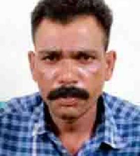 When taking a bribe it gets trapped | लाच घेताना इसम जाळ्यात When taking a bribe it gets trapped | लाच घेताना इसम जाळ्यात