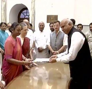 Presidential race begins, Meira Kumar filed nomination for candidature | राष्ट्रपतीपदाची शर्यत सुरु, मीरा कुमार यांनी दाखल केला उमेदवारी अर्ज