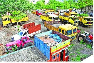 The revenue department is very close to the slain sand smugglers | मोकाट वाळू तस्करांपुढे महसूल विभाग हतबल