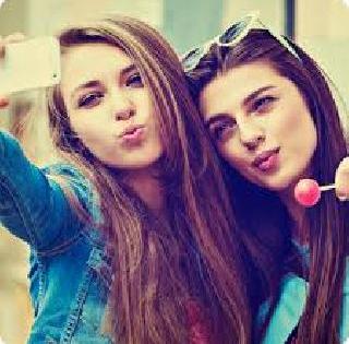 Selfie removal? Read this study. Studies say 'Selfie is not just fun, but selfie should be considered seriously!' | सेल्फी काढताय? हा अभ्यास वाचा. अभ्यास म्हणतो ‘सेल्फी म्हणजे फक्त गंमत नव्हे, सेल्फीचा सिरियसली विचार व्हायला हवा!’