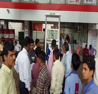 Thane police inspect Shriram Petrol Pump in Dhule | धुळ्यातील श्रीराम पेट्रोल पंपाची ठाणे पोलिसांकडून तपासणी