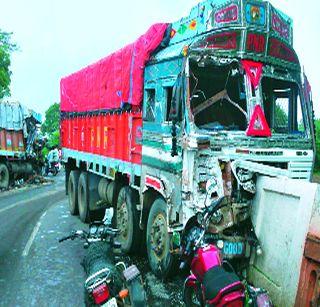 Truck-Trolla faces a face-to-face near Damarkheda | डामरखेडा जवळ ट्रक-ट्रॉला यांची समोरासमोर धडक