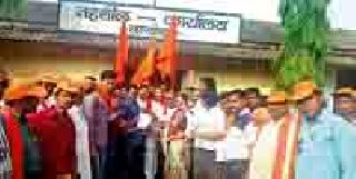 Front of Shiv Sena's Lakhanandur Tehsil office | शिवसेनेचा लाखांदूर तहसील कार्यालयावर मोर्चा