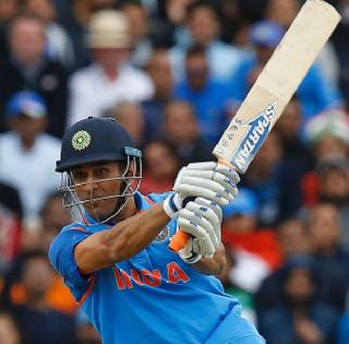 Azharuddin's record was broken by Dhoni in absence of captaincy against the West Indies | विंडीजविरुद्ध कर्णधार नसतानाही धोनीने मोडला अझरुद्दीनचा रेकॉर्ड