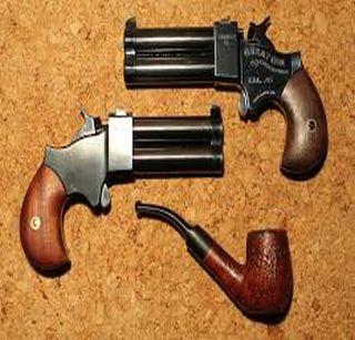 Two homestead pistols, one with the cartridge arrested | दोन गावठी पिस्तूल, काडतुसांसह एकास अटक Two homestead pistols, one with the cartridge arrested | दोन गावठी पिस्तूल, काडतुसांसह एकास अटक