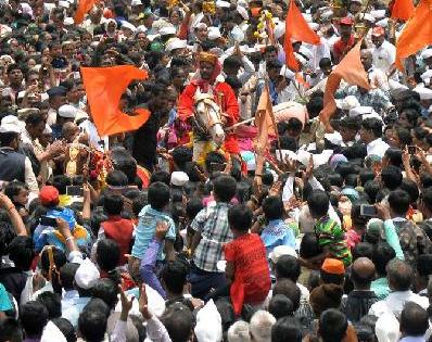 In the presence of millions, Kolhapur-Nandawal Dindi | लाखोंच्या उपस्थितीत कोल्हापूर-नंदवाळ दिंडी