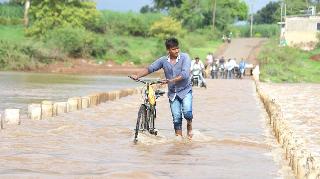 Shawavan's manifestation in the afternoon! | आषाढात श्रावणाची प्रचिती!