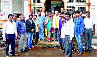 Vetura's 'Dhyas' of the people of Manmad's Shelke! | मनमाडच्या शेळके परिवाराला विठूरायाच्या वारीचा ‘ध्यास’! Vetura's 'Dhyas' of the people of Manmad's Shelke! | मनमाडच्या शेळके परिवाराला विठूरायाच्या वारीचा ‘ध्यास’!
