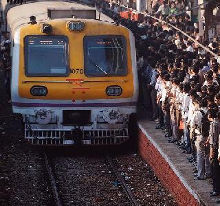 Central Railway Week begins with Latkanki | मध्य रेल्वेची आठवड्याची सुरुवात लेटमार्कने