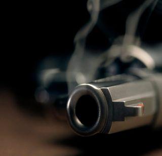 An eye-catching gunshot shot and a shotgun at Guntangala | नजरचुकीने बसले बंदुकीवर अन् लागली गुप्तांगाला गोळी