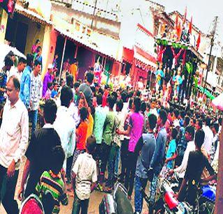 Rathhotsav procession in Vishnu Gahan at Nijampur | निजामपूर येथे विठू नामाच्या गजरात रथोत्सवाची मिरवणूक