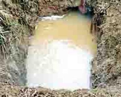 Above! Hot water in two feet pits | अबब ! दोन फुटाच्या खड्ड्यात गरम पाणी Above! Hot water in two feet pits | अबब ! दोन फुटाच्या खड्ड्यात गरम पाणी